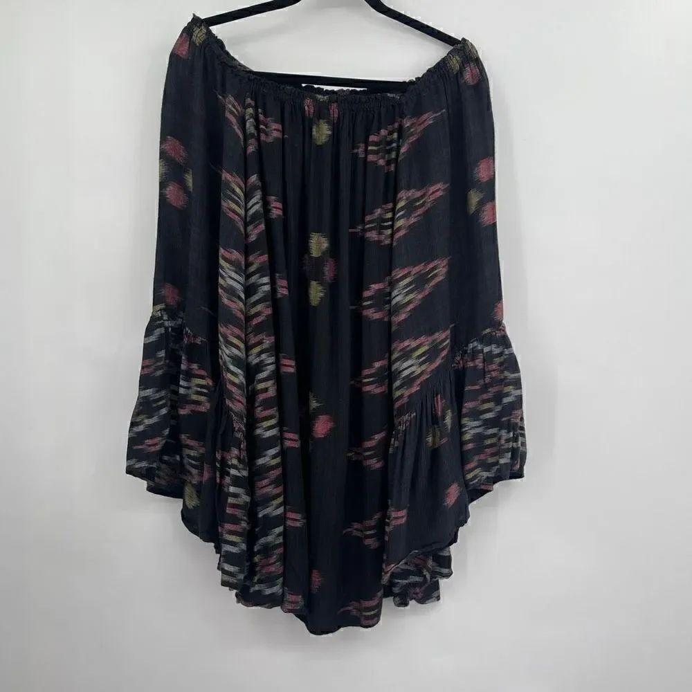 Indah Women's Off Shoulder Abstract Print Ruffled Long Sleeves Flowy Black Top M
